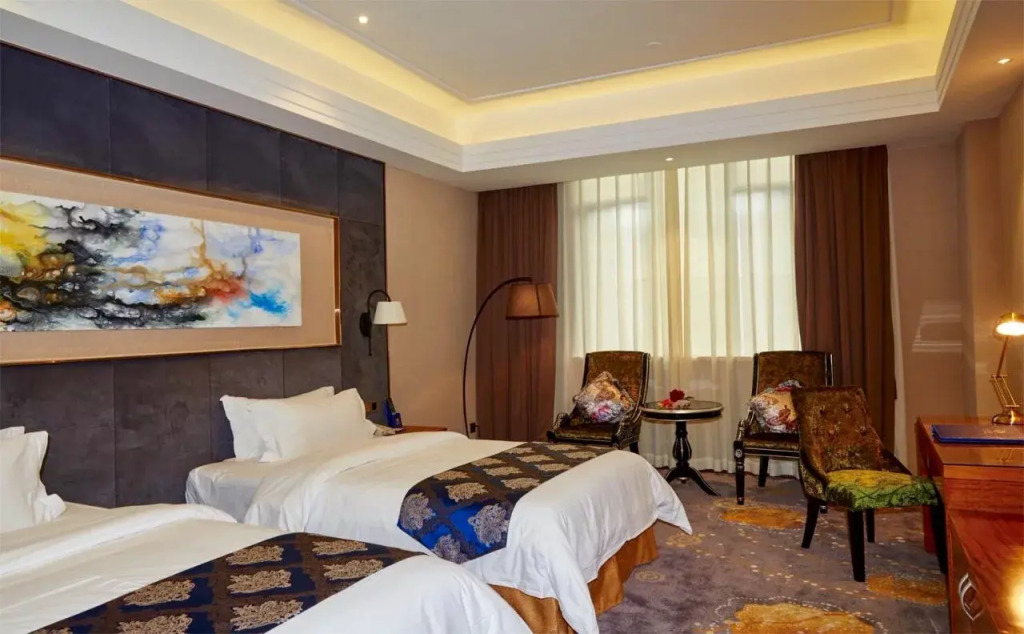Zhongshan Huancheng Louis Hotel