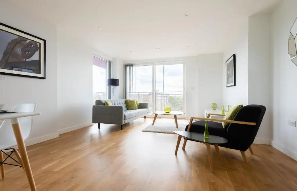 2 Bedroom 2 Bathroom Apartment with large balcony