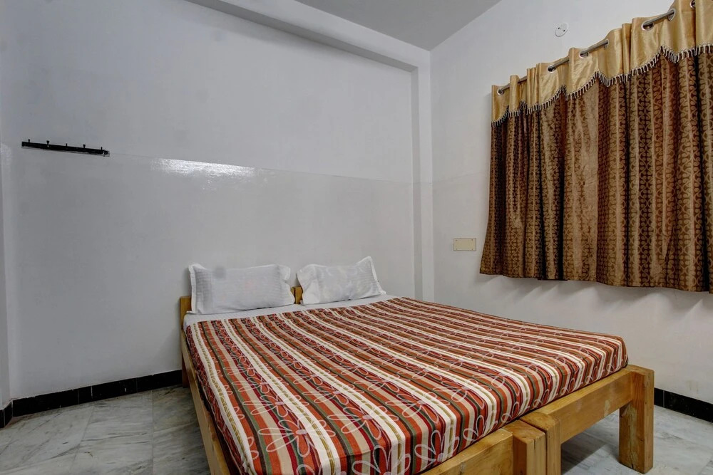 Spot On 40228 New Modern Homestay