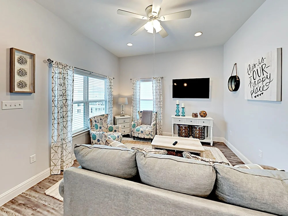 Coral Reef Home 3 Bedrooms 2 Bathrooms Home