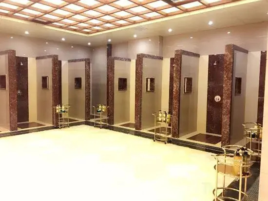 Linjiang Huayuan Hotel