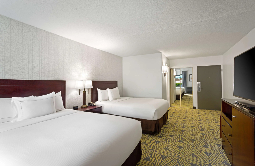 DoubleTree by Hilton Washington Meadow Lands Casino Area