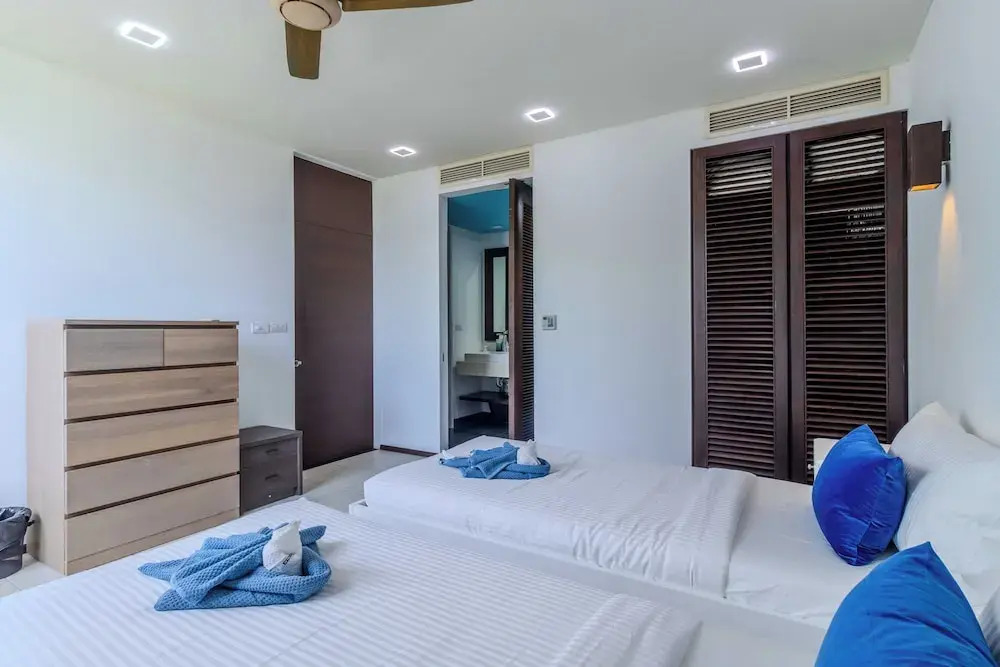 2BR Pool View Short Walk to Beach C254