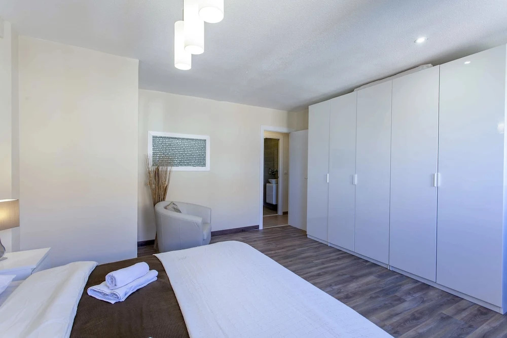 Valencia Flat Rental - Malvarrosa Beach Cavite