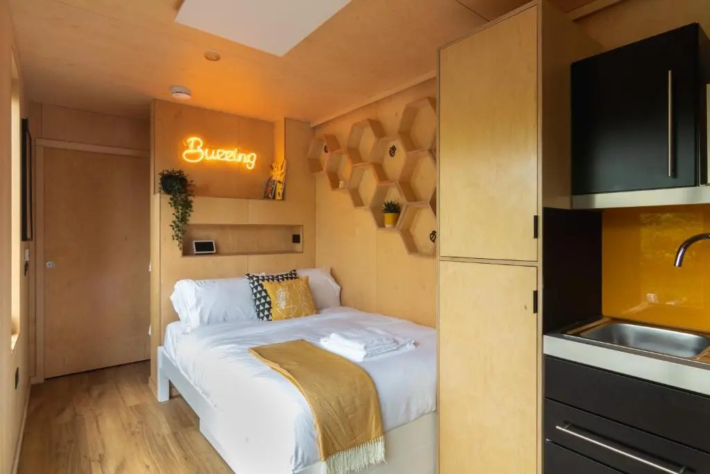 The Birdbox - Unique Hot Tub Cabin in Millport