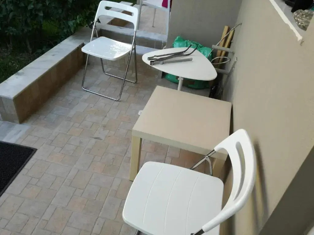 N2 house with yard and parking