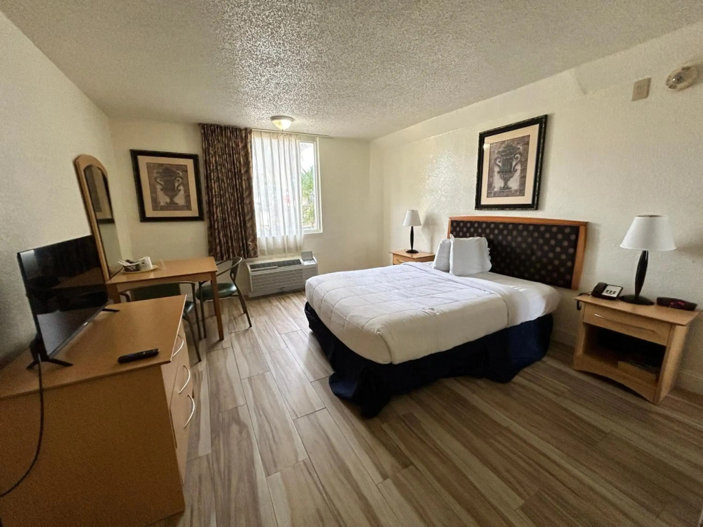 Monumental Movieland Hotel