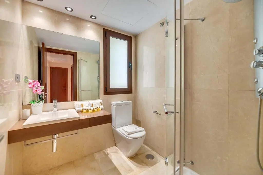 300 SQM Penthouse · Private Swimming pool · BBQ · WiFi