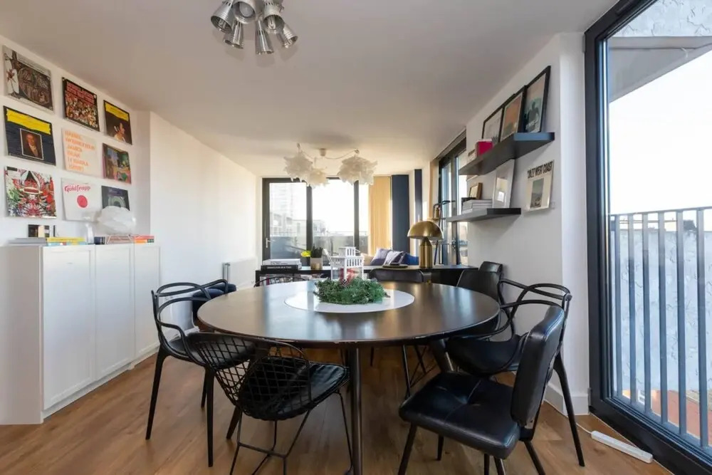 Stylish 2 Bedroom Flat in Canada Water