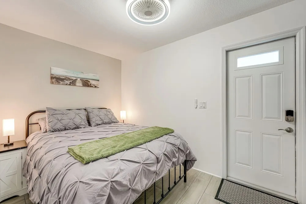 2 Mi to Madeira Beach: Quiet Casita w/ Shared Pool
