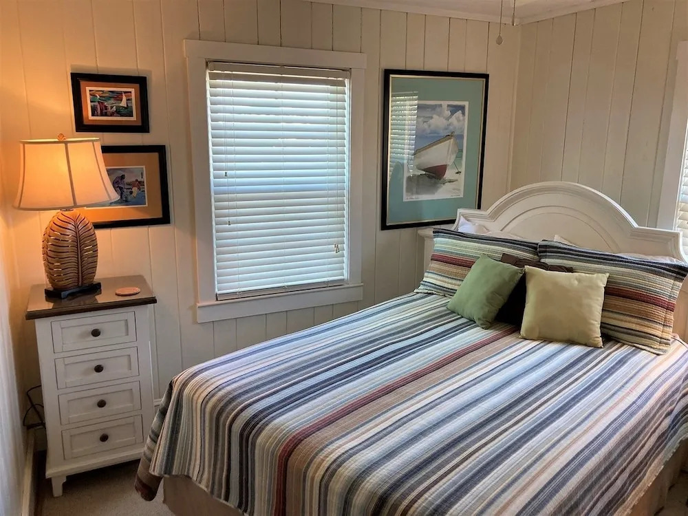 Coast 'n Along 3 Bedroom Home by RedAwning