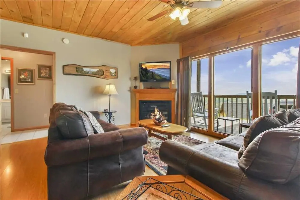 Autumn Leaves - Four Bedroom Cabin