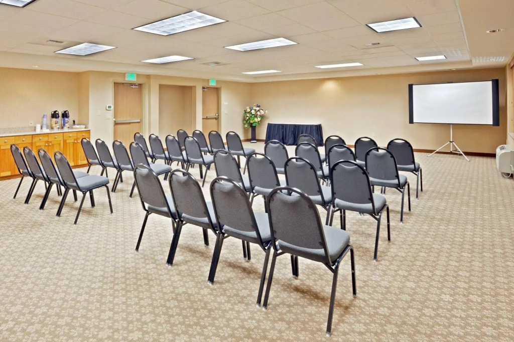 Holiday Inn Express & Suites Lacey - Olympia by IHG