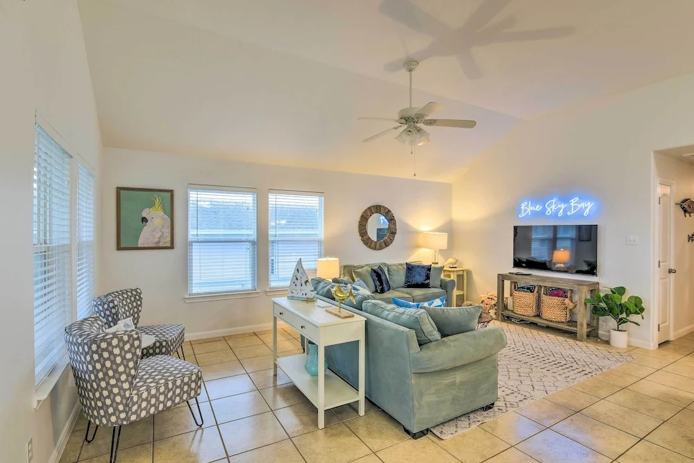 Sea Isle Retreat: Restaurant, Bar & Marina On-site