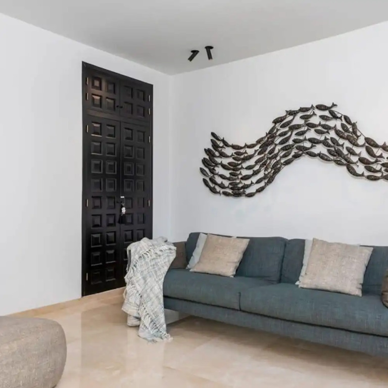 Huswell - Relax in luxury at this stunning seaside Villa