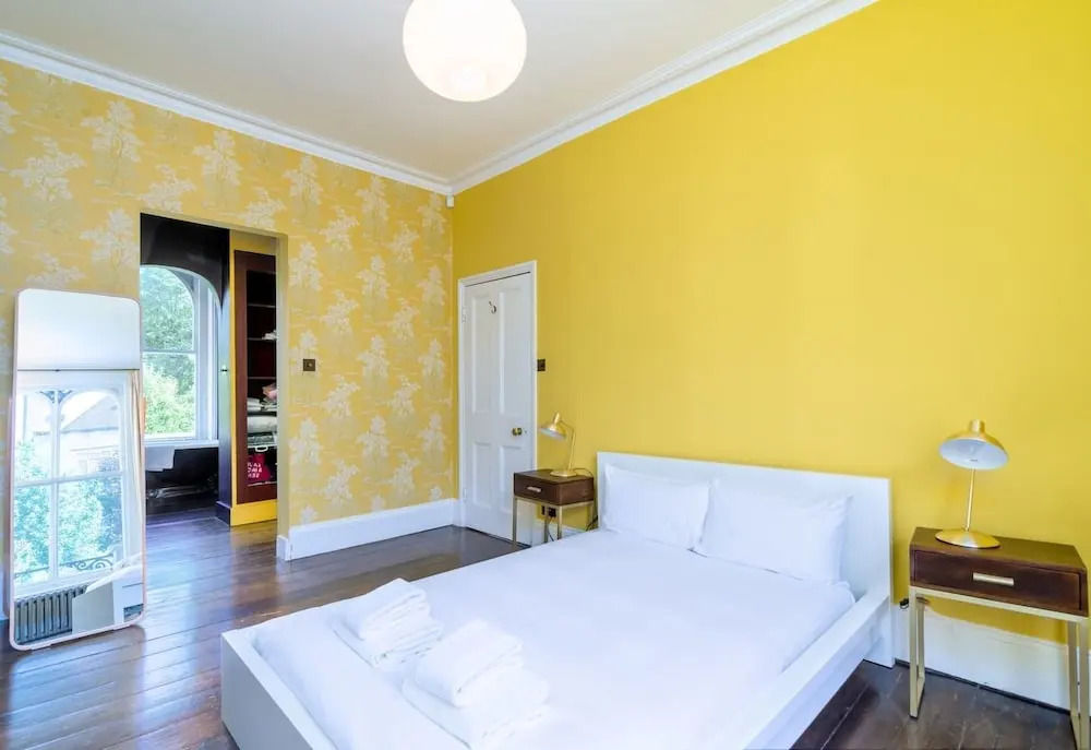 Tremendous House For 10 Guests With Large Garden