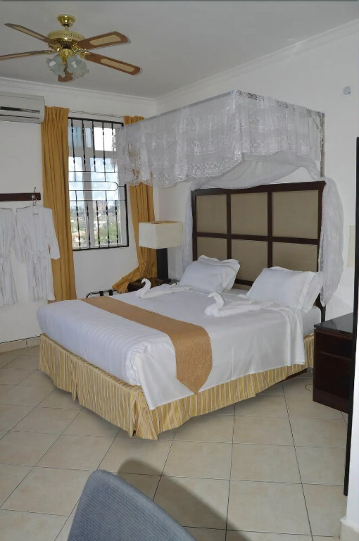 ShaMooL Hotel