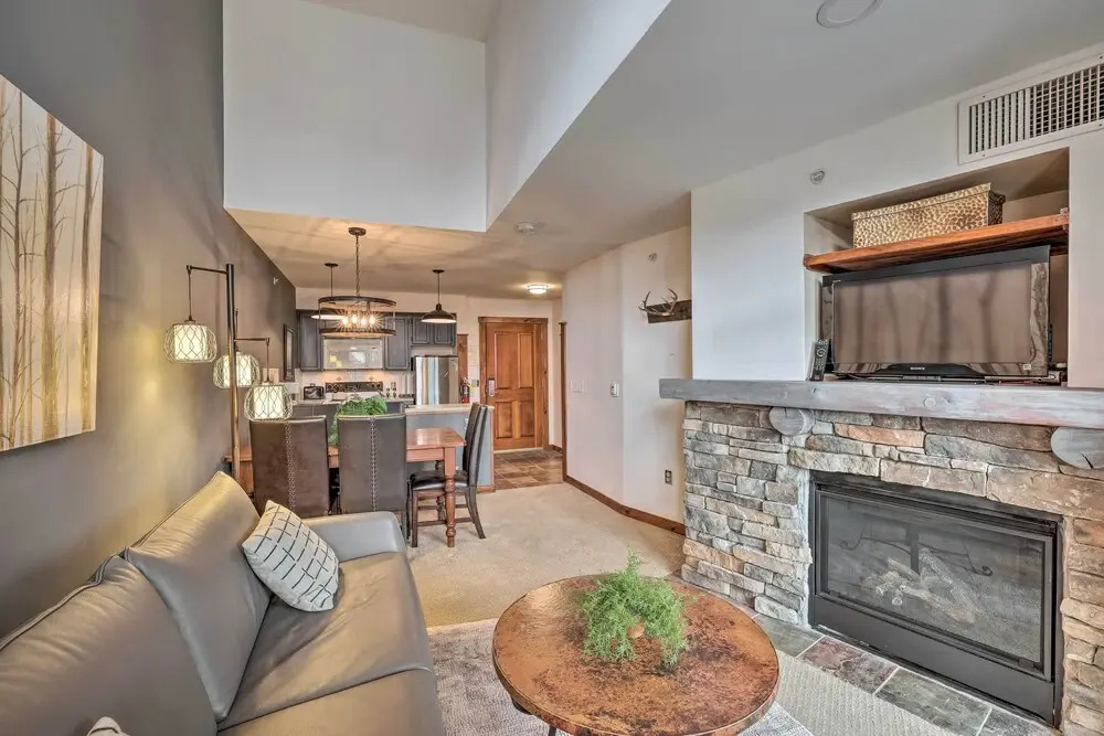 Ski-in/out Condo in Snowshoe Mountain Resort!