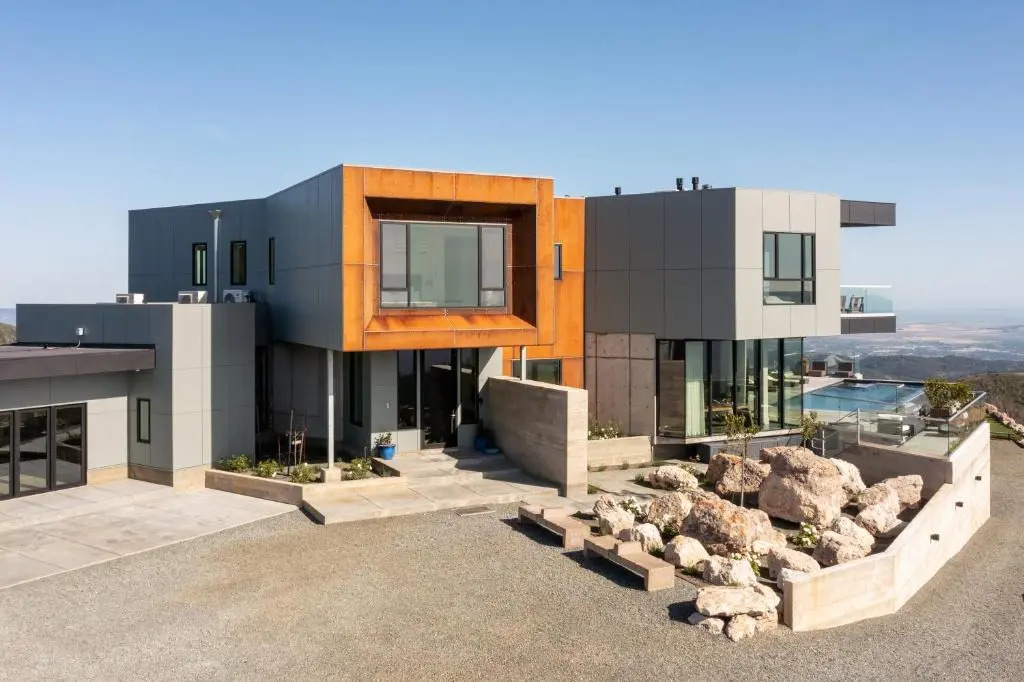 Belleza by Avantstay Hilltop Mansion w/ Pool, Panoramic Views & Ultra Modern Interior