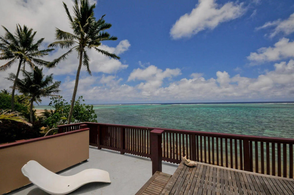 Raro Beach Bach