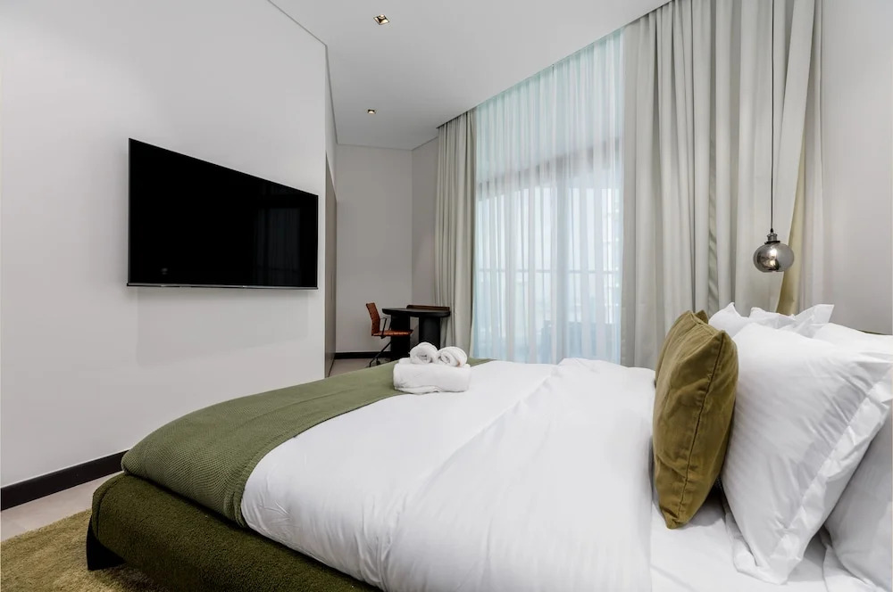 Waves - Seaside Splendor 2BR in Dubai's Business Bay
