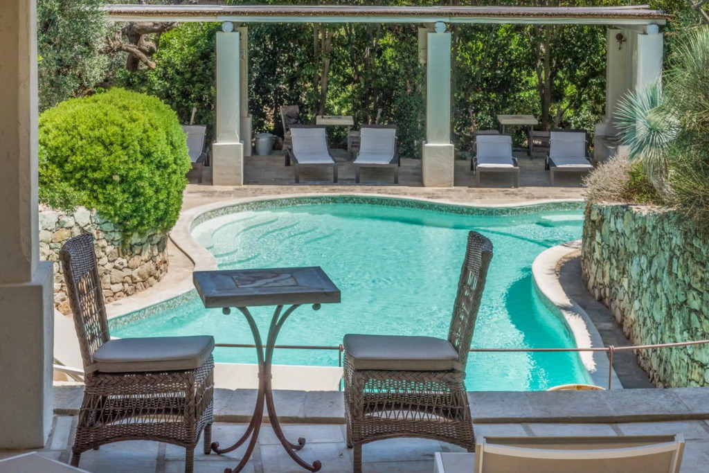 Pool, Trullo and Nature Preserve