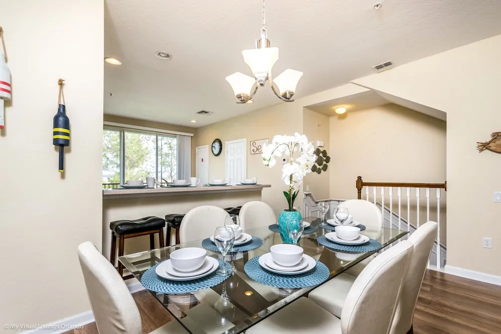 Spacious Vista Cay Townhome Newly Furnished