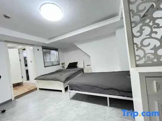 Qingyiwan Apartment (Shanghai Railway Station Jiangning Road Subway Station Branch)