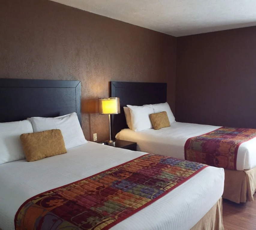 Shores Inn & Hotel