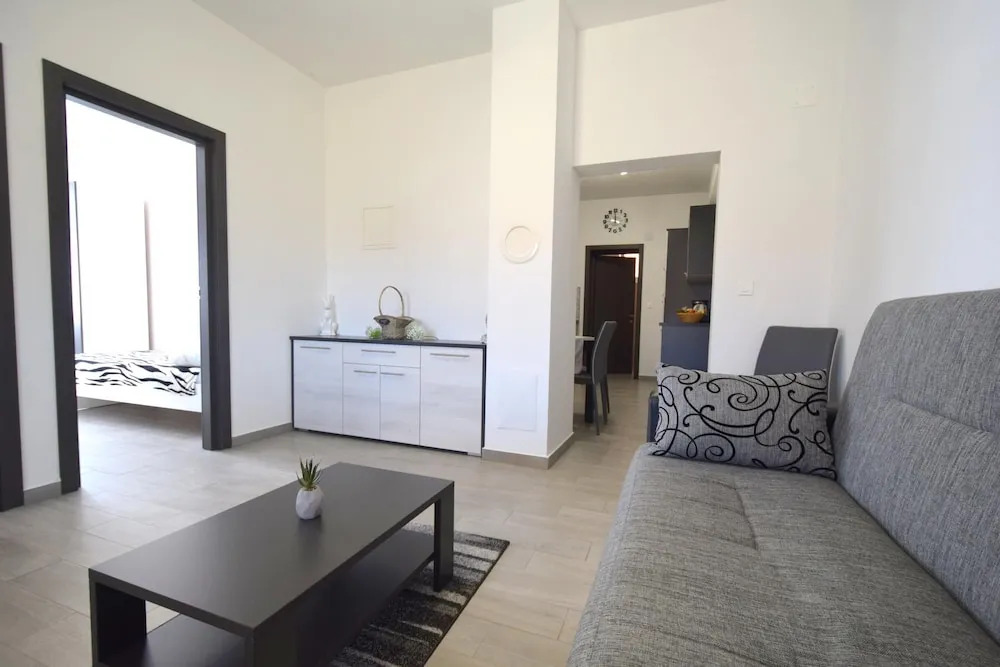 Apartments Mladenka