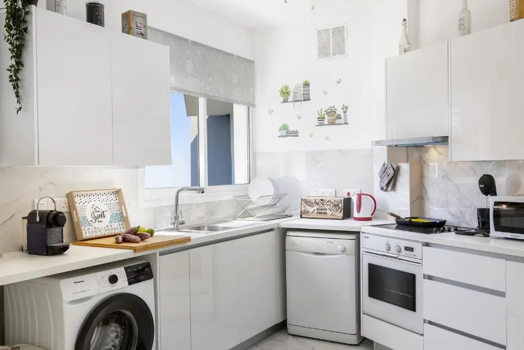 Lovely 3-bedroom apartment in Prokymea court
