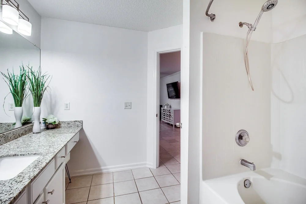Charming Savannah Vacation Rental w/ Game Room!