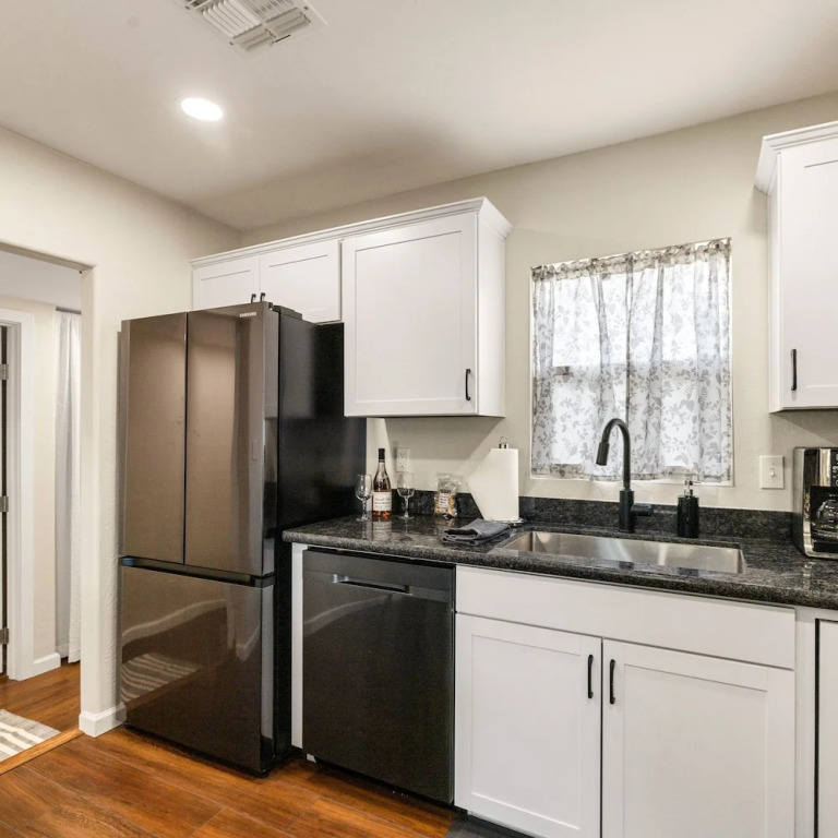 Prescott Family Friendly 3 Bedroom w Large Yard