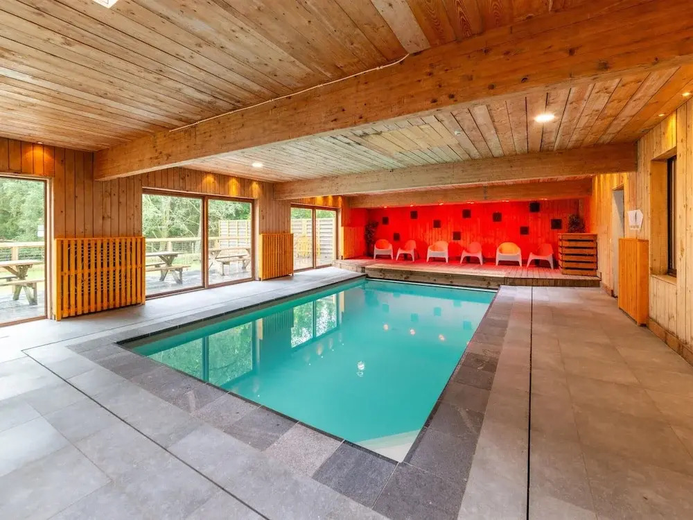 Former Hotel with Swimming Pool, Hot Tub, Sauna for Family Groups