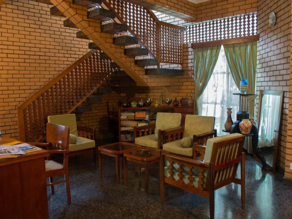 Royal Tourist Lodge