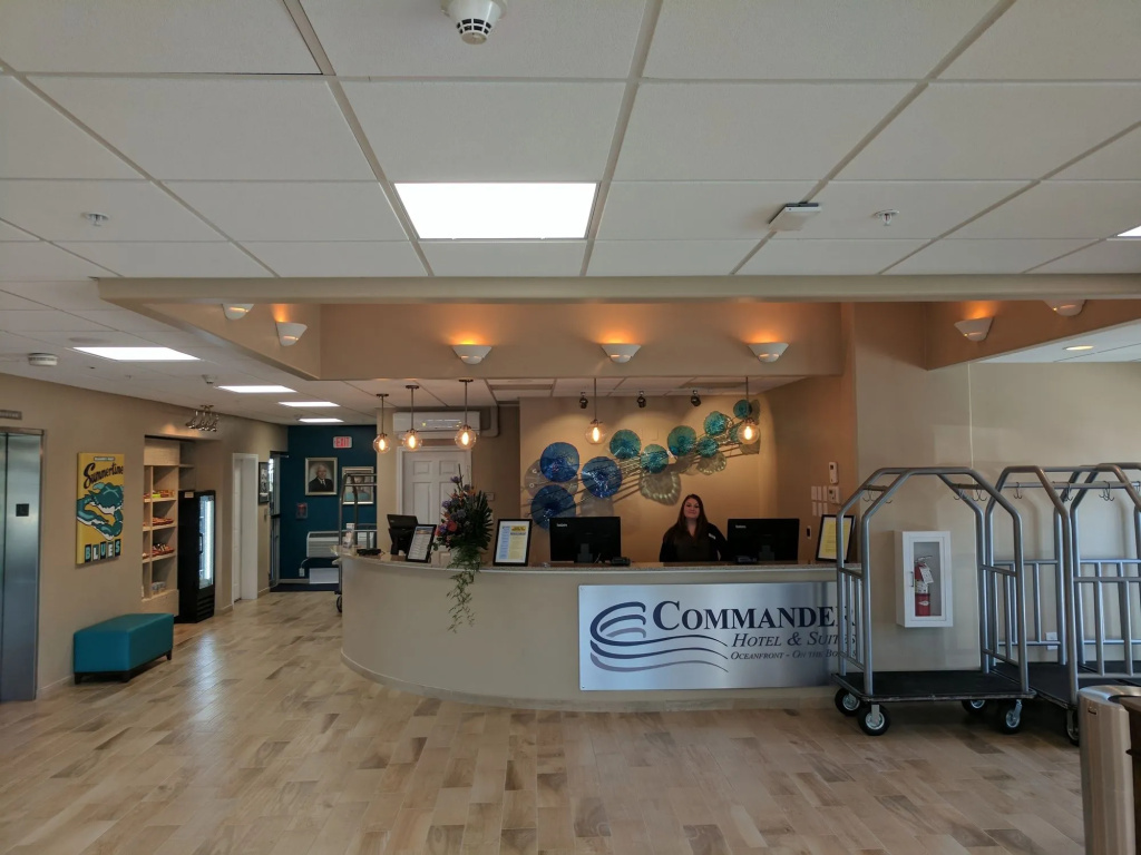 Commander Hotel & Suites