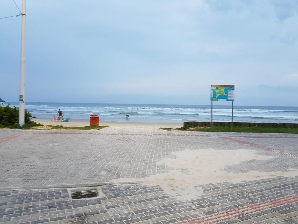 Bombinhas SC 200 metros da Praia