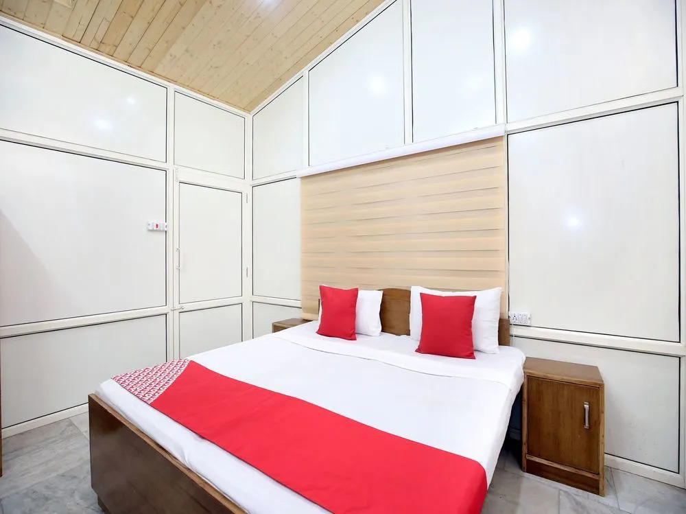 Oyo 13110 Home Valley View 3Bhk Panthaghati