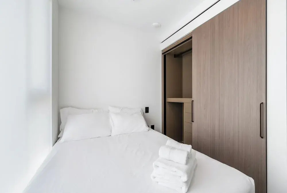 Chic Urban Stylish Condo in Downtown V