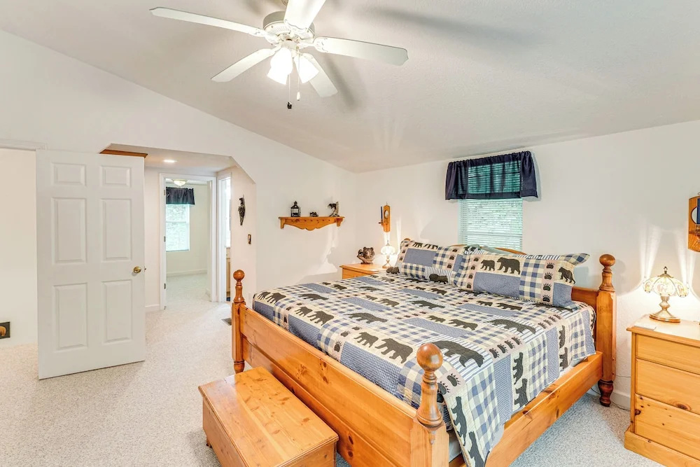 Secluded Cabin w/ Porch - 7 Miles to Lake Chatuge!