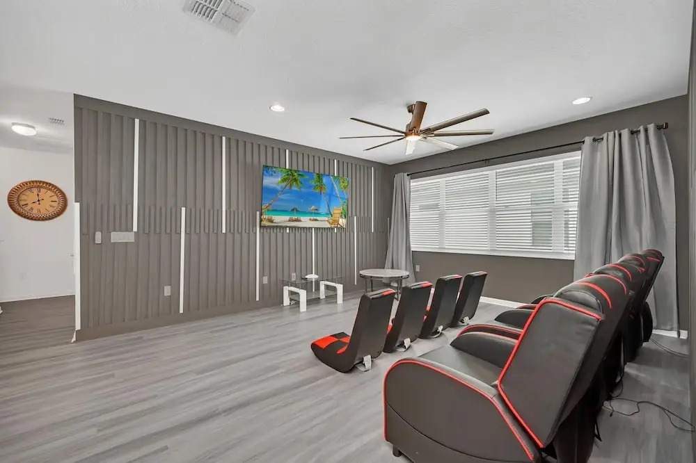10 BR Gorgeous Home Game Room Son103