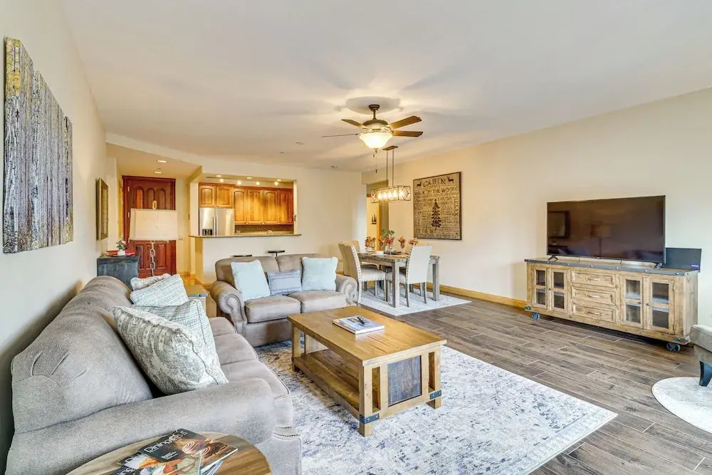 2 Mi to Angel Fire Resort: Luxury Condo w/ Balcony