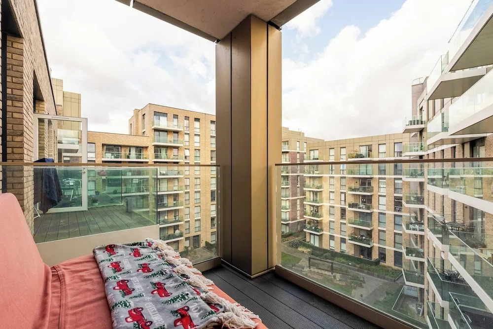 Modern Cozy Kingston Flat, 5 Mins to Train Station