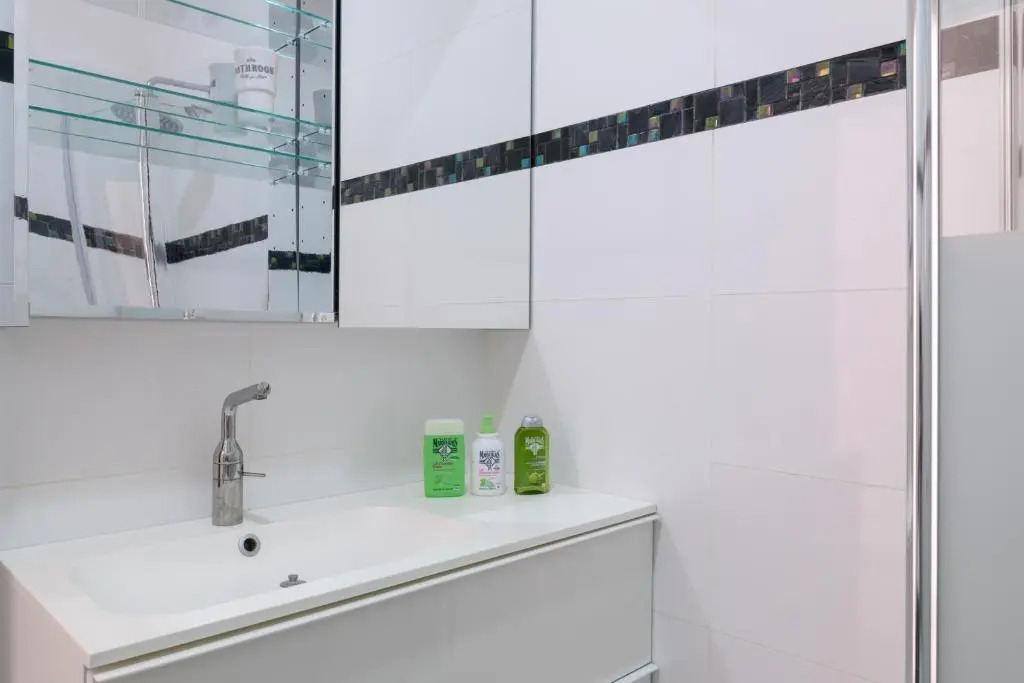 Frishman 3 Bedrooms Apartment