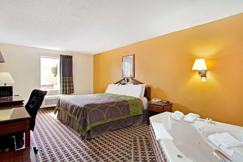 Super 8 by Wyndham Forrest City AR