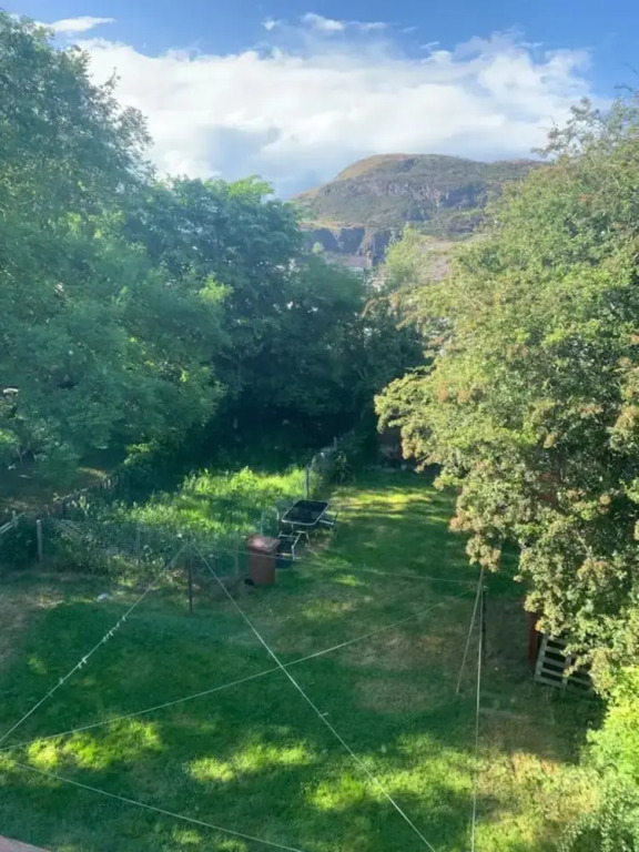 Peaceful 2 Bedroom Apartment in Prestonfield With Arthurs Seat Views