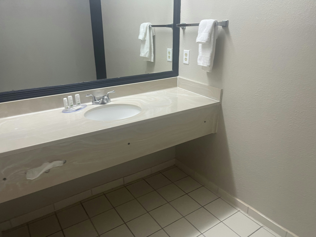 Red Roof Inn & Suites Hinesville Renovated with breakfast