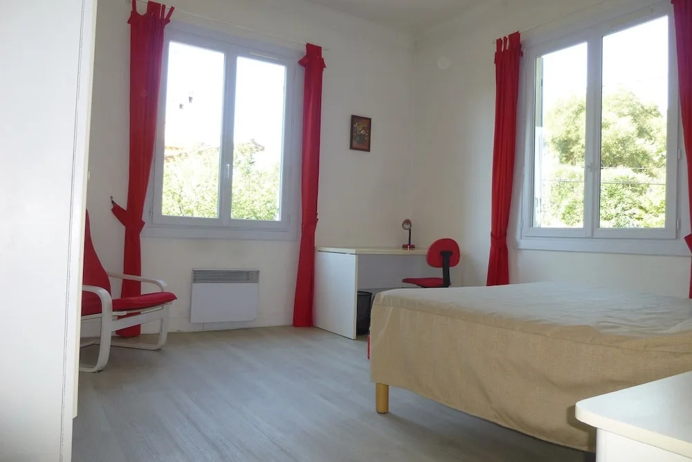 Rental F4 in villa with pool in Juan les Pins