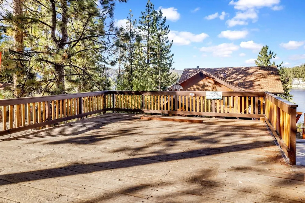 Cove Lakefront Chalet #2098