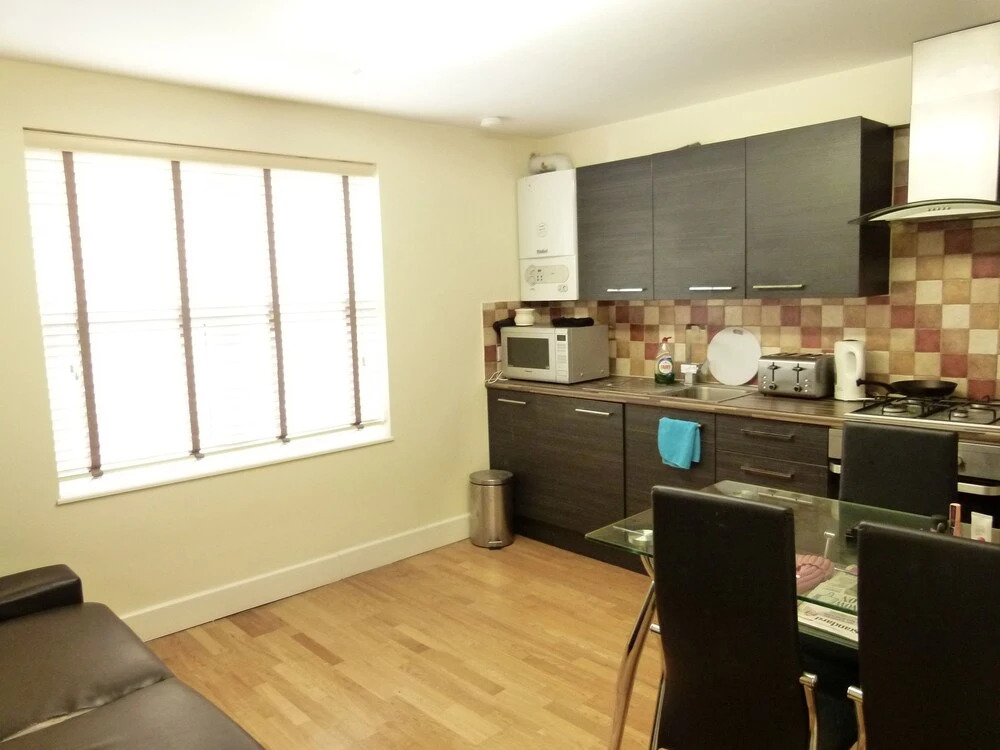 SS Property Hub - Kensington Area Family Apartment